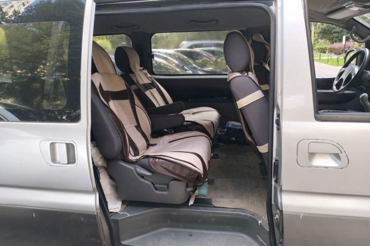 Used FORTHING Lingzhi 2012 M5 Q3 2.0L 7-Seater Long-Wheelbase Comfort Edition
