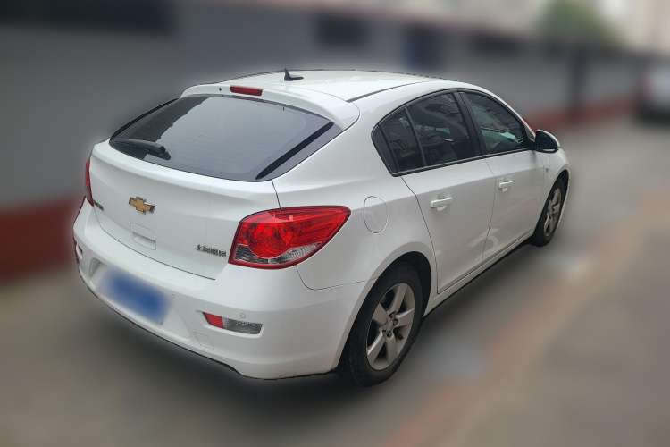 Used Chevrolet Cruze 2013 Hatchback 1.6L Manual Luxury Model
