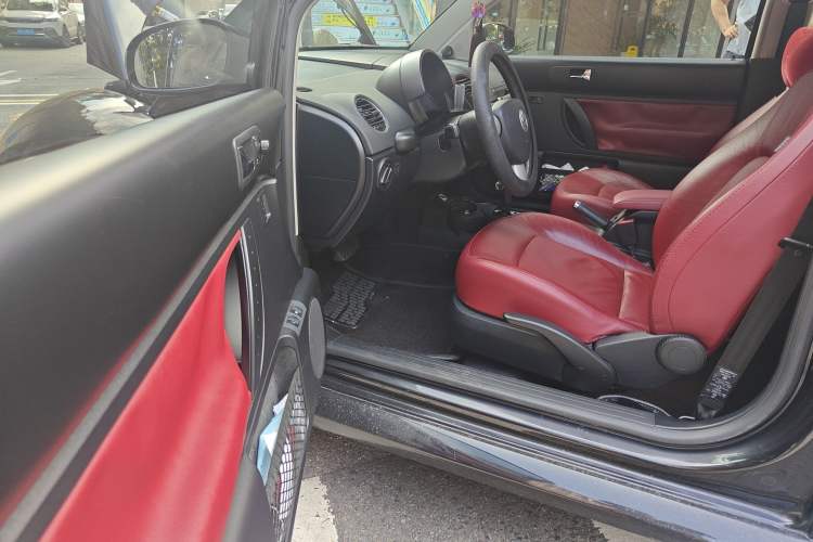 Used Volkswagen Beetle 2008 2.0 AT Top-Trim Version
