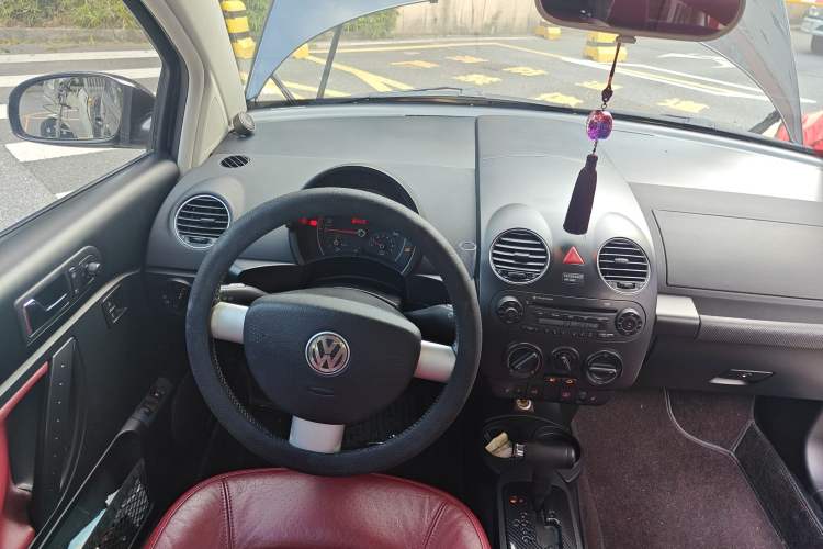 Used Volkswagen Beetle 2008 2.0 AT Top-Trim Version
