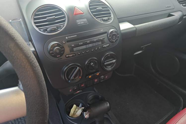 Used Volkswagen Beetle 2008 2.0 AT Top-Trim Version
