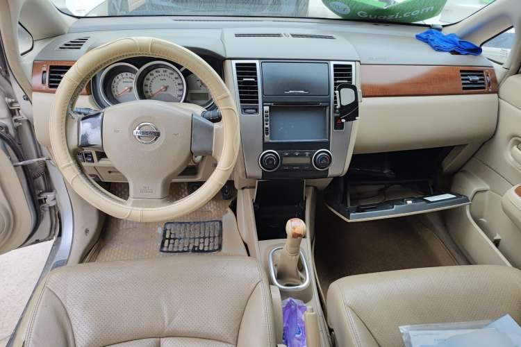 Used Nissan Tiida Sedan 2008 1.6L Manual Smart Version Center Console