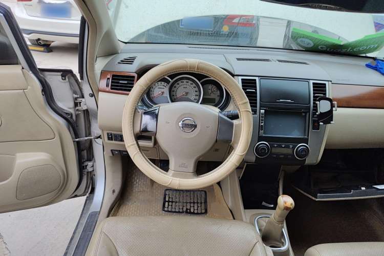 Used Nissan Tiida Sedan 2008 1.6L Manual Smart Version Steering Wheel