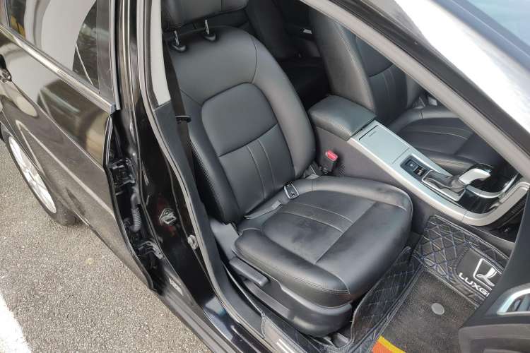 Used Luxgen 5 2013 1.8T Automatic Prestige Model
