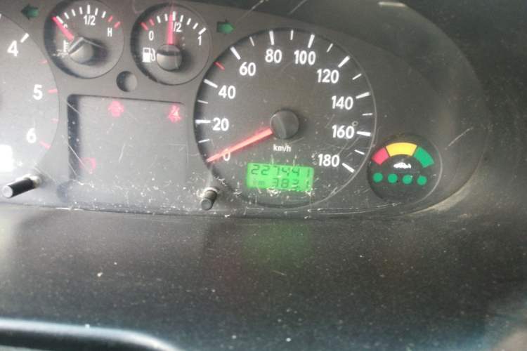 Used JAC Refine 2015 1.9T Shuttle Long-Wheelbase Comfort Model HFC4DB1-2C Odometer Close Up