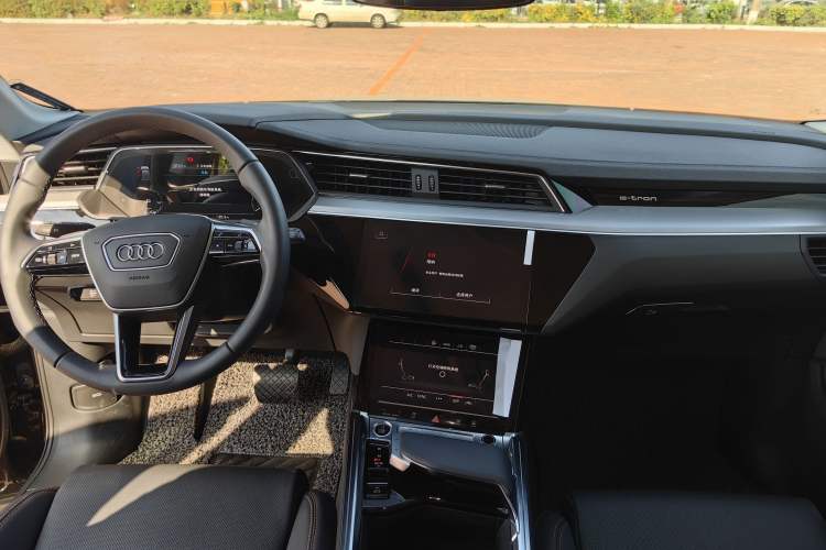 Used Audi e-tron 2021 50 quattro Luxury Edition
