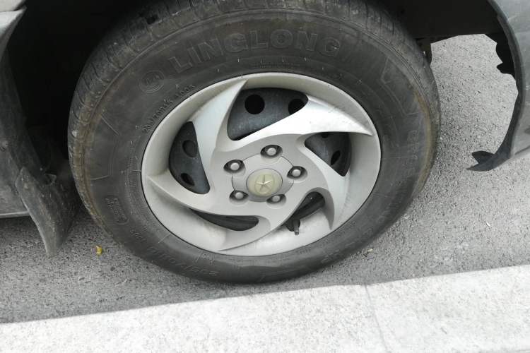 Used JAC Refine 2015 1.9T Shuttle Long-Wheelbase Comfort Model HFC4DB1-2C Right Front Wheel Hub