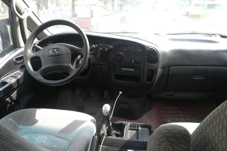 Used JAC Refine 2015 1.9T Shuttle Long-Wheelbase Comfort Model HFC4DB1-2C Center Console