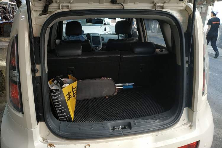 Used Kia Soul 2013 1.6L AT Premium Trunk