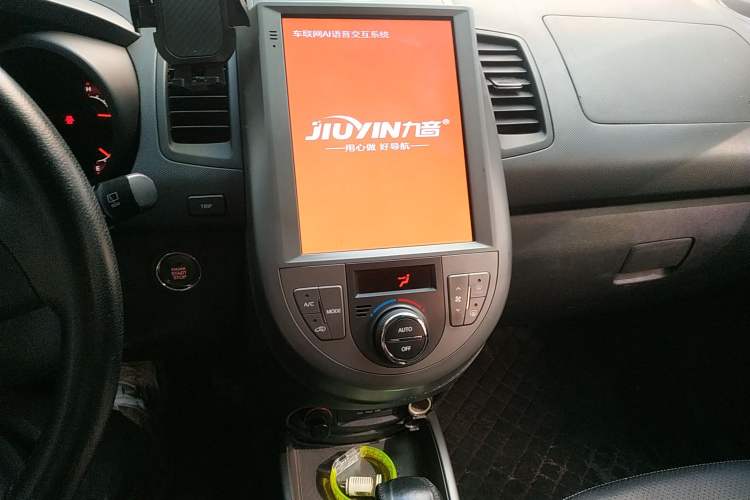 Used Kia Soul 2013 1.6L AT Premium Audio And AC Panel