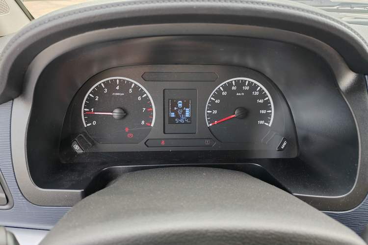 Used FORTHING Lingzhi 2022 M5L 1.6L Utility Model 7 Seats
