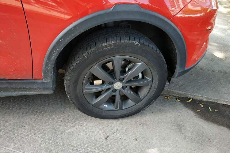 Used BYD Yuan New Energy 2018 EV360 Smart Connect Cool Edition Right Front Wheel Hub