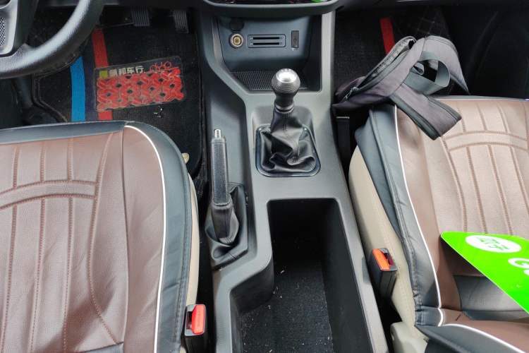 Used FORTHING Lingzhi 2022 M5L 1.6L Utility Model 7 Seats
