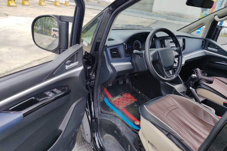 Used FORTHING Lingzhi 2022 M5L 1.6L Utility Model 7 Seats
