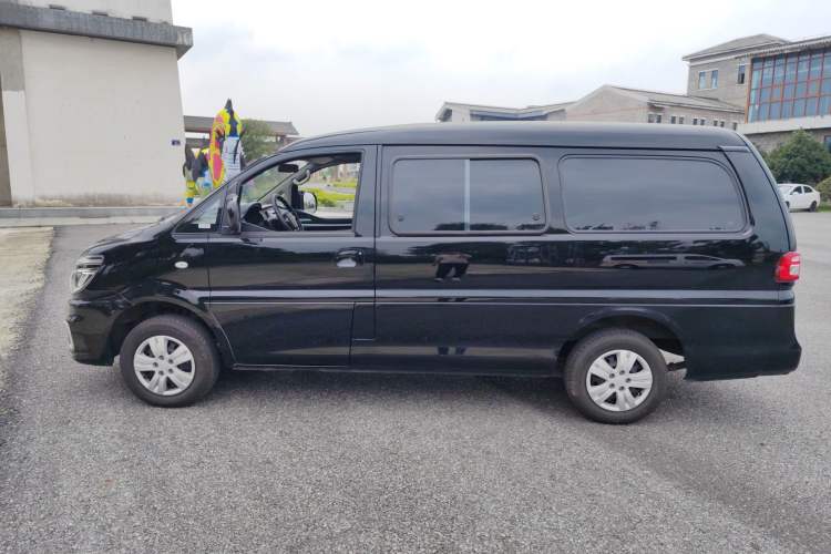 Used FORTHING Lingzhi 2022 M5L 1.6L Utility Model 7 Seats
