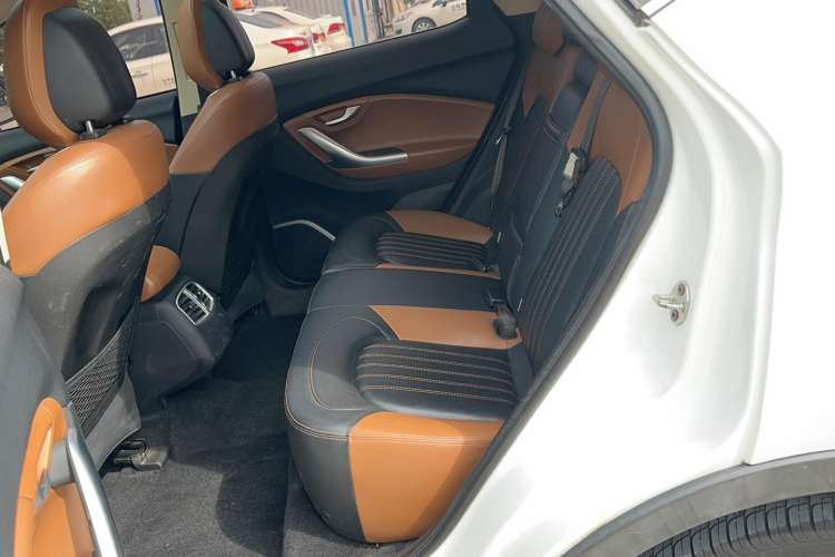 Used Soueast DX7 2016 1.5T Manual Triumph Edition
