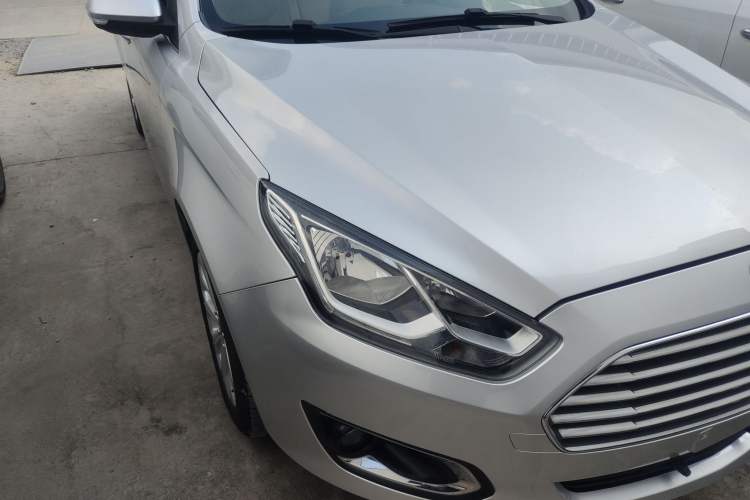 Used Ford Escort 2015 1.5L Automatic Fashion Model
