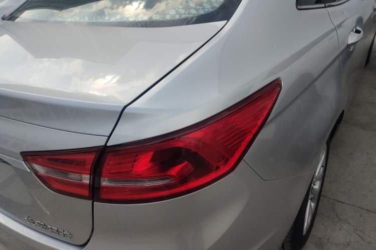 Used Ford Escort 2015 1.5L Automatic Fashion Model
