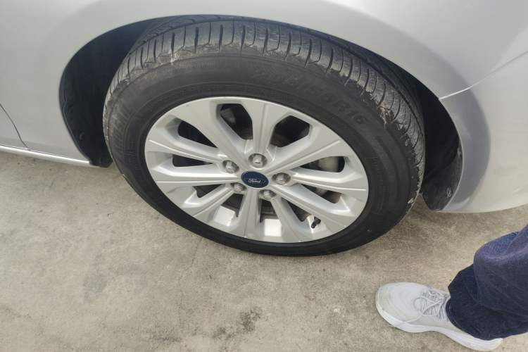 Used Ford Escort 2015 1.5L Automatic Fashion Model
