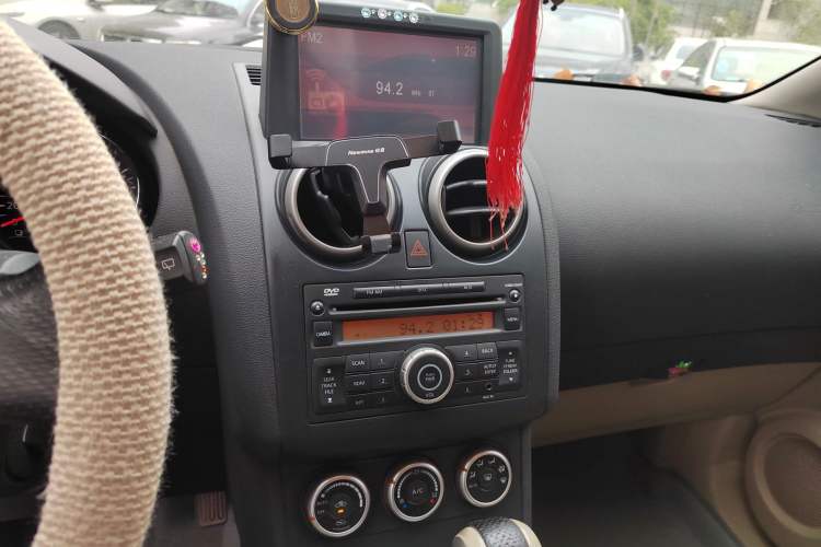 Used Nissan Qashqai 2011 2.0 XV Lea CVT 2WD Audio And AC Panel