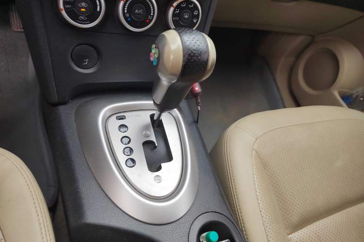 Used Nissan Qashqai 2011 2.0 XV Lea CVT 2WD Gear Lever