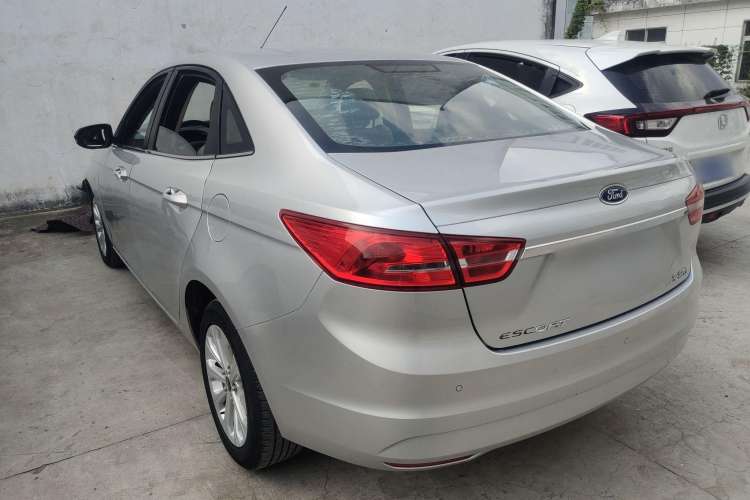 Used Ford Escort 2015 1.5L Automatic Fashion Model
