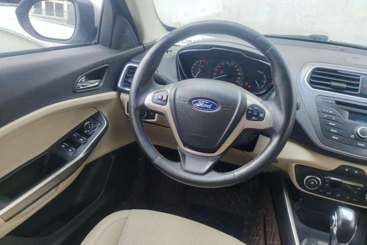 Used Ford Escort 2015 1.5L Automatic Fashion Model
