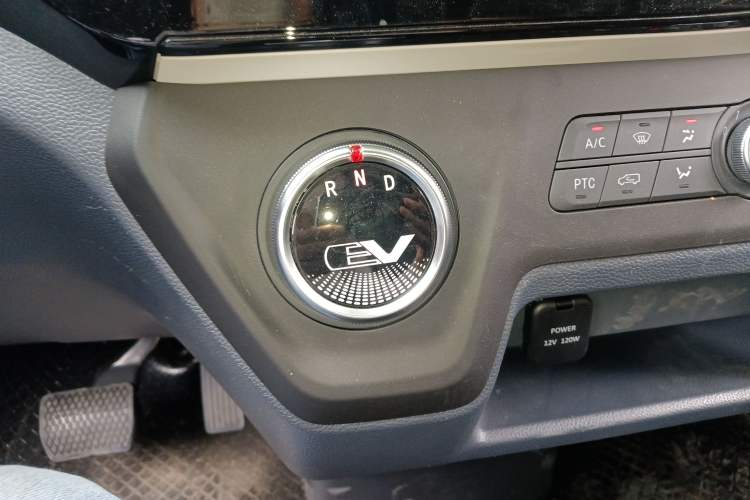 Used SAIC MAXUS EV30 2021 Pure Electric Smart Logistics Expert with Long Wheelbase—CATL
