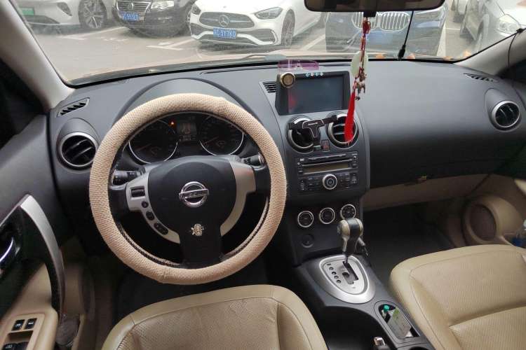 Used Nissan Qashqai 2011 2.0 XV Lea CVT 2WD Center Console