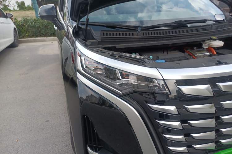 Used Denza D9 2022 DM-i 970 Four-Wheel Drive Flagship Model
