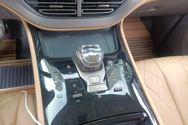 Used Denza D9 2022 DM-i 970 Four-Wheel Drive Flagship Model
