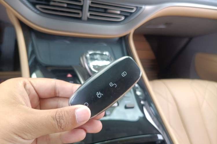 Used Denza D9 2022 DM-i 970 Four-Wheel Drive Flagship Model
