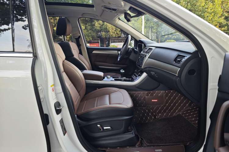 Used Haval H8 2017 2.0T Gasoline Two-Wheel Drive Smart Edition
