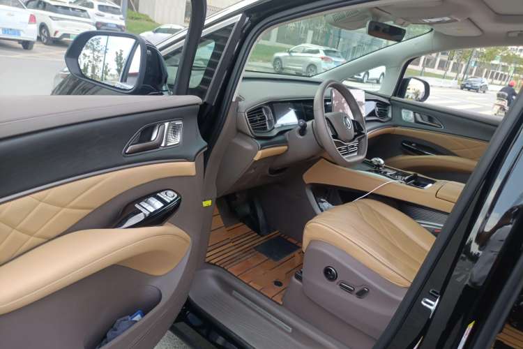 Used Denza D9 2022 DM-i 970 Four-Wheel Drive Flagship Model
