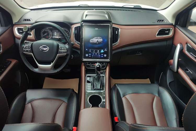 Used SWM X7 2018 Facelift 1.5T Automatic Comfort Version 7 Seats