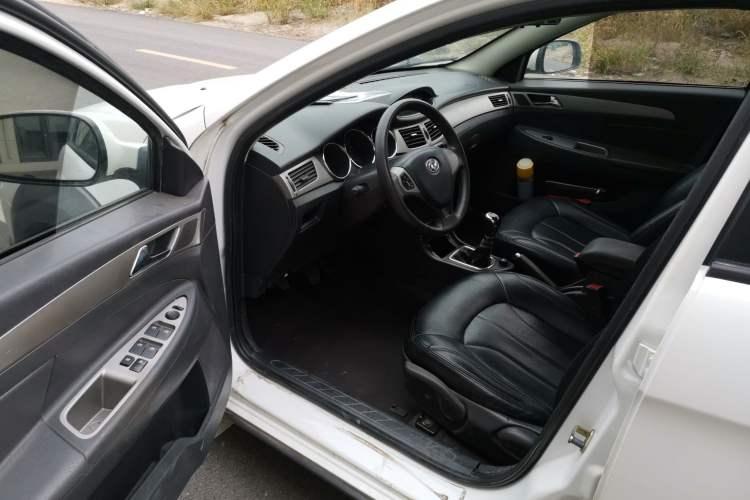 Used Dongfeng Aeolus H30 2012 CROSS 1.6L Manual Luxury Model
