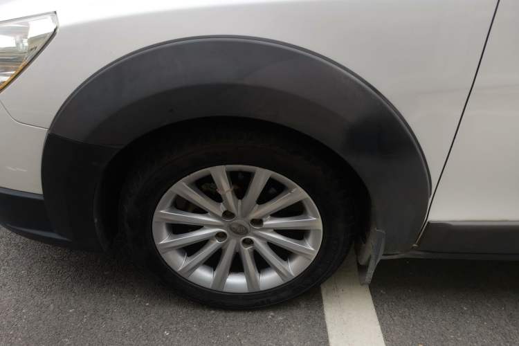 Used Dongfeng Aeolus H30 2012 CROSS 1.6L Manual Luxury Model
