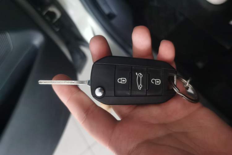 Used Peugeot 3008 2015 2.0L Automatic Classic Edition
