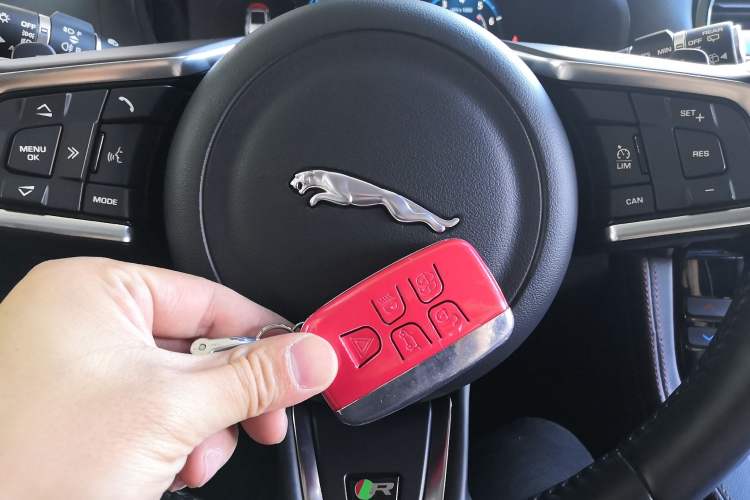 Used Jaguar F-PACE 2016 2.0T Two-Wheel-Drive R-Sport Sport Edition
