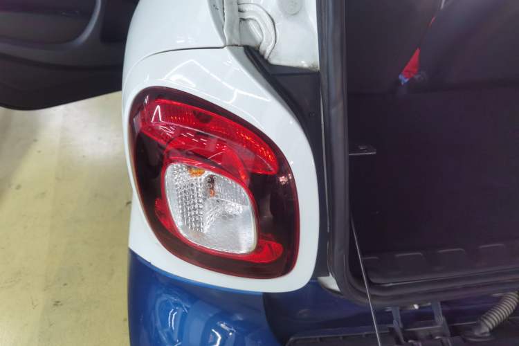 Used smart fortwo 2015 1.0L 52 kW hardtop Dynamic version
