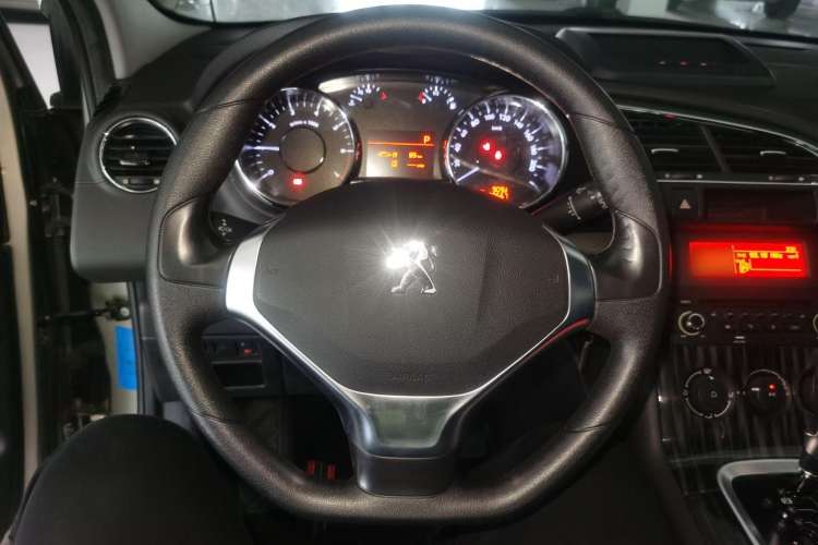 Used Peugeot 3008 2015 2.0L Automatic Classic Edition
