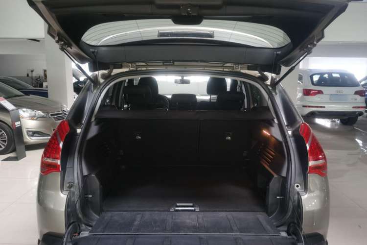 Used Peugeot 3008 2015 2.0L Automatic Classic Edition
