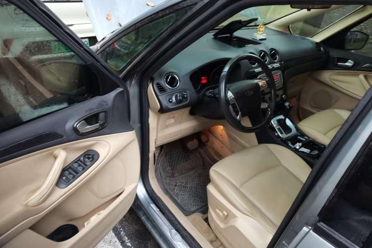 Used Ford  2008 2.3L 7-Seater Luxury Version
