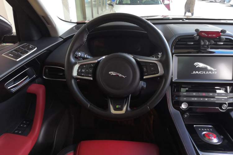 Used Jaguar F-PACE 2016 2.0T Two-Wheel-Drive R-Sport Sport Edition
