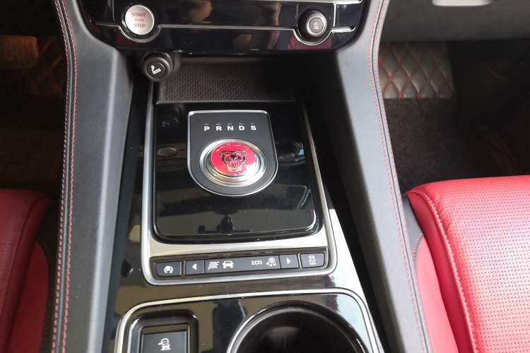 Used Jaguar F-PACE 2016 2.0T Two-Wheel-Drive R-Sport Sport Edition
