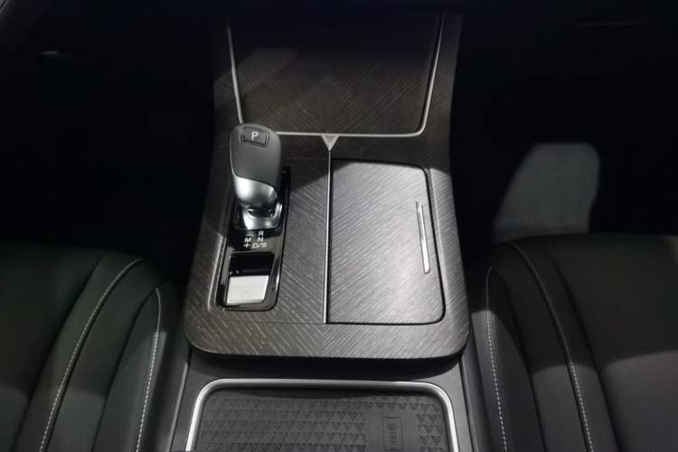 Used Venucia V 2023 260T Black Horse Edition Pro
