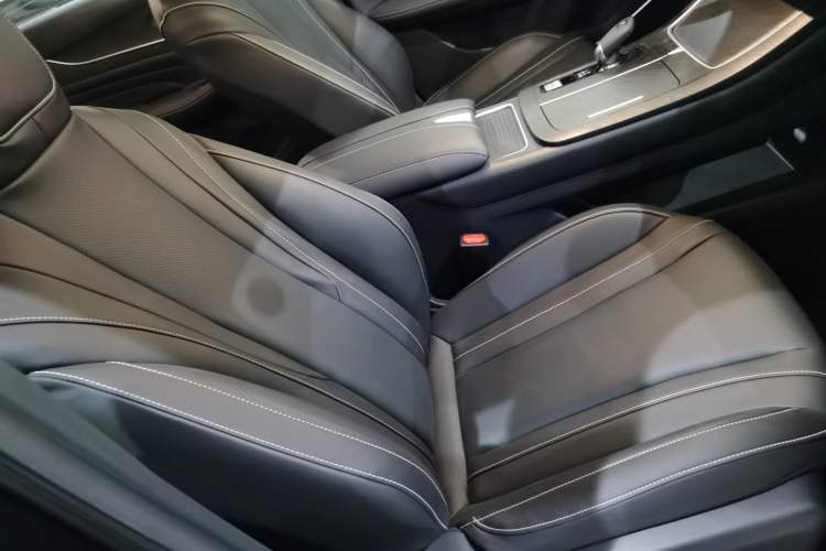 Used Venucia V 2023 260T Black Horse Edition Pro
