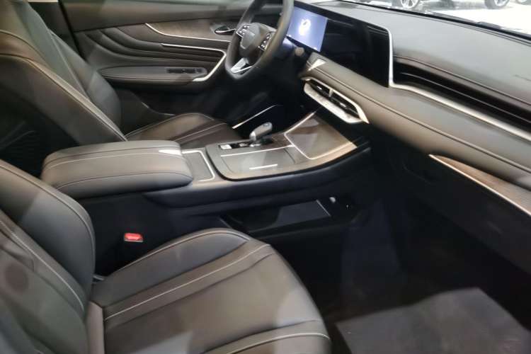 Used Venucia V 2023 260T Black Horse Edition Pro
