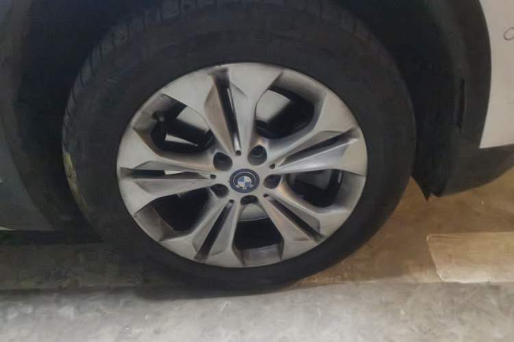 Used BMW X1 New Energy 2019 xDrive25Le Mileage Upgrade Version Right Front Wheel Hub