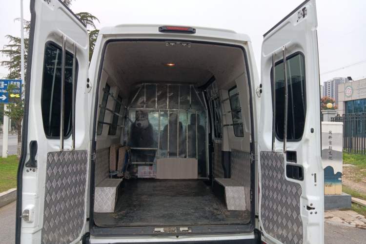 Used Iveco Eurocargo 2020 2.3T Manual Super-Rui Short Wheelbase High-Roof China VI F1A Trunk